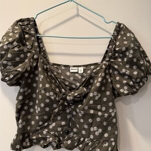 Abound Dark Gray Floral Puff Sleeve Blouse